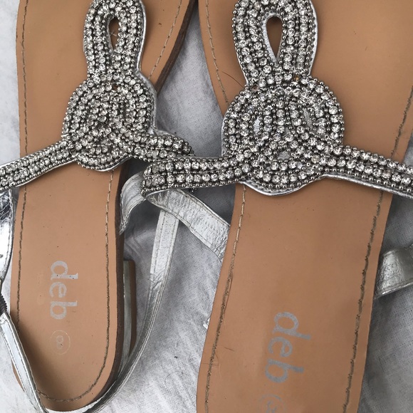 Rhinestone knot Pattern sandals. Size (8) - Picture 5 of 8